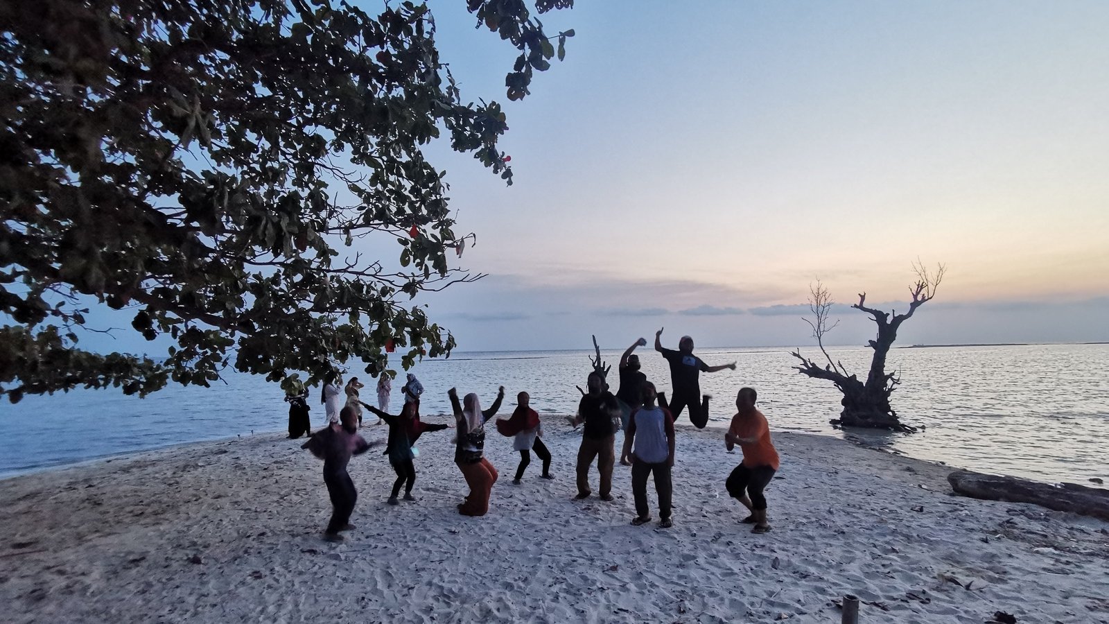 Kegiatan Sangkuriang di alam